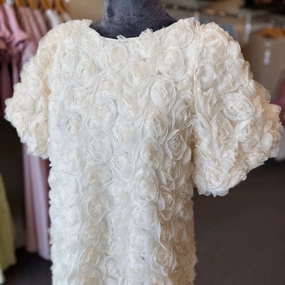 New with tags! Stunning “In February” White Floral Mini Dress😍 - Picture 5 of 5